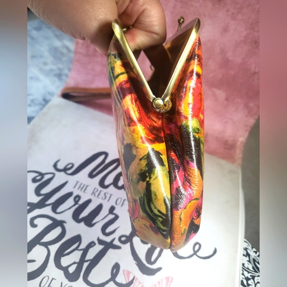 Patricia Nash Summer Roses Kiss Lock Wristlet EUC - Picture 11 of 14